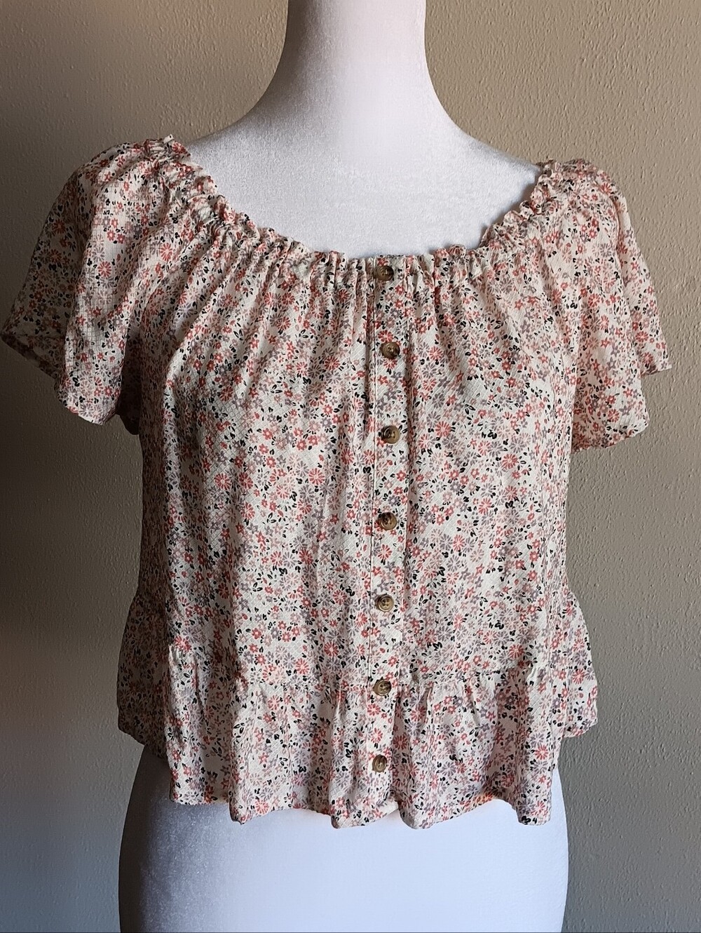 Lightweight Floral Button Ccen Peasant Top In Cream/Pink, Sky & Sparrow Medium